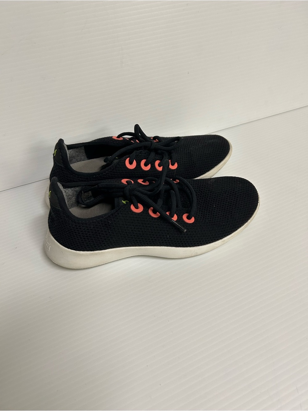 Allbirds Tree Runners Womens Size 9 Black Coral Athletic Running Shoes Sneakers - Picture 3 of 8
